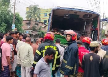 বগুড়ায় বাসের চাপায় ৬ জনের মর্মান্তিক মৃত্যু