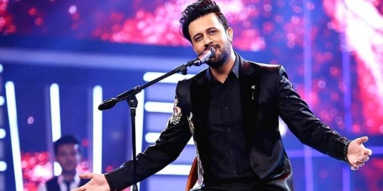 খ্যাতি ও সাফল্যের চাপ নিয়ে খোলামেলা কথা বললেন আতিফ আসলাম