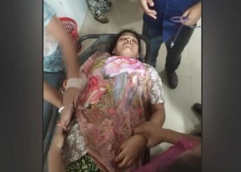 ছেলেকে না পেয়ে দুর্বৃত্তদের গুলিতে মা গুলিবিদ্ধ