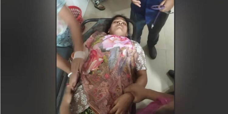 ছেলেকে না পেয়ে দুর্বৃত্তদের গুলিতে মা গুলিবিদ্ধ