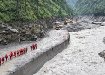 নেপাল-তিব্বত সীমান্তে ফের বন্যার শঙ্কায় উদ্ধারকাজ স্থগিত করল চীন
বিস্তারিত: 
#news #banglaflow #বাংলাফ্লো