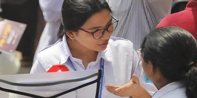 একাদশে অতিরিক্ত ফি আদায় ও মার্কশিট আটকে রাখলে কঠোর শাস্তির হুঁশিয়ারি