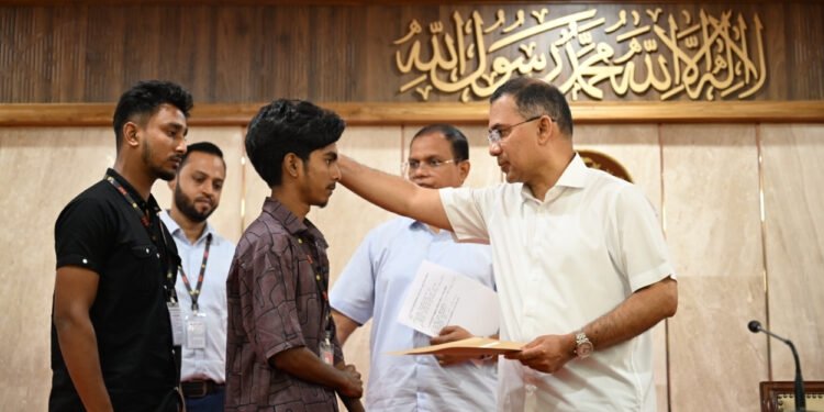 গুম-খুন ও জুলাই অভ্যুত্থানে শহীদ পরিবারের ৭৪ জনকে চাকরি দিলেন প্রধানমন্ত্রী