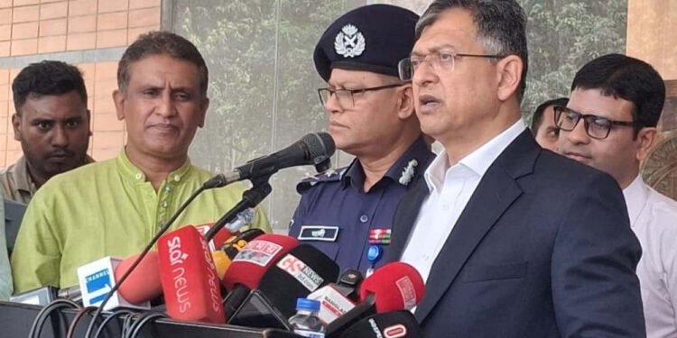 অবৈধ অস্ত্রের তথ্য দিলেই সর্বোচ্চ ২ লাখ টাকা পুরস্কার