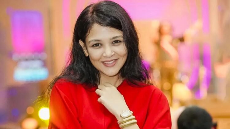 দীর্ঘ বিরতি শেষে ‘নীলপরী’ হয়ে ফিরলেন শার্লিন ফারজানা