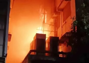 কলকাতায় চিকিৎসা নিতে গিয়ে আ/গু/নে প্রা/ণ গেল ৯ বাংলাদেশির
বিস্তারিত:
#news #banglaflow #বাংলাফ্লো