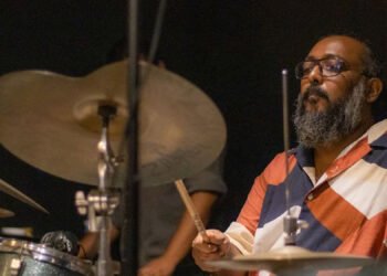 স্ত্রীকে হারিয়ে সিসিইউতে ‘বাংলা ফাইভ’ ব্যান্ডের ড্রামার রুশদী