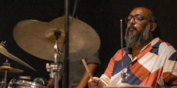 স্ত্রীকে হারিয়ে সিসিইউতে ‘বাংলা ফাইভ’ ব্যান্ডের ড্রামার রুশদী