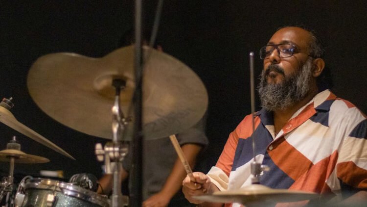 স্ত্রীকে হারিয়ে সিসিইউতে ‘বাংলা ফাইভ’ ব্যান্ডের ড্রামার রুশদী