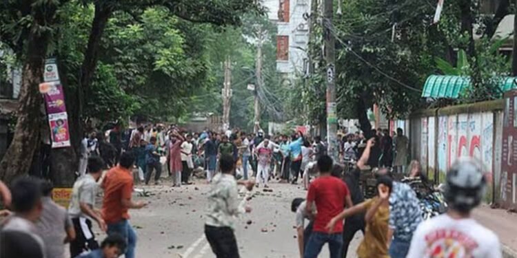 ঢাকা আলিয়া মাদরাসায় হল দখল নিয়ে ছাত্রদল-শিবির সংঘর্ষ