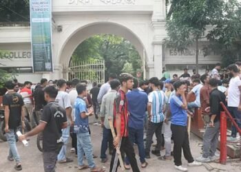 জবির পর এবার ঢাকা কলেজে ছাত্রদল-শিবির সংঘর্ষ, আহত ২৭