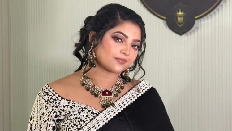 বাবা হারালেন সংগীতশিল্পী সালমা