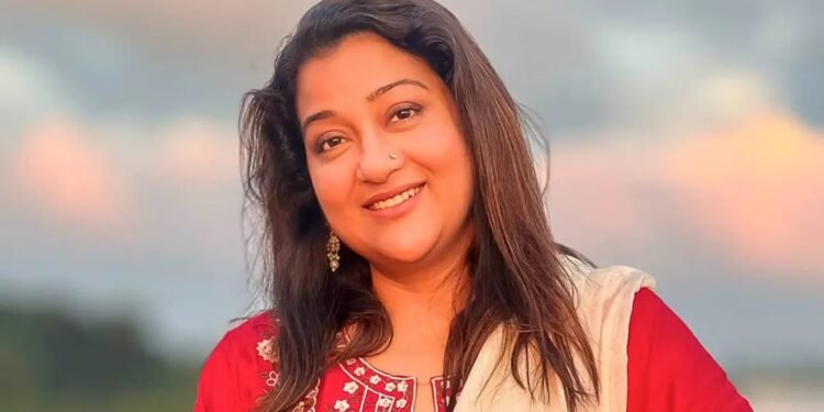 রাস্তায় বের হলেই অনেকে ফুফু ডাকে’ : দীপা খন্দকার