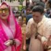স্ত্রীকে রেখে 'তরুণী' সঙ্গিনীকে নিয়ে ফ্রেমবন্দী গোবিন্দ