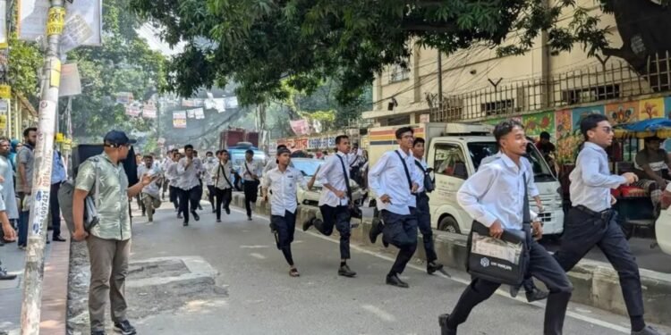 clash-between-dhaka-college-and-ideal-college-students-at-sciencelab