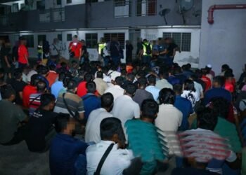 মালয়েশিয়ায় বাংলাদেশিসহ ৩২৫ বিদেশি নাগরিক আটক