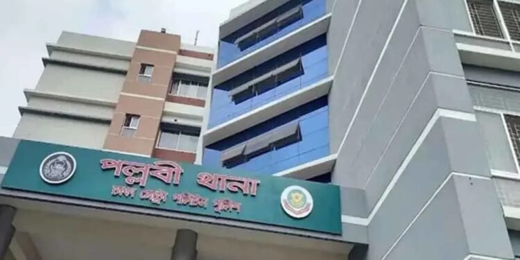 'ফ্রি শপিং' অফার ঘিরে ধুন্ধুমার কাণ্ড, প্রতারণার অভিযোগে বন্ধ শোরুম
