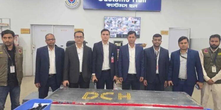 ফ্লাই দুবাইয়ের সিটের নিচে ২০ কোটি টাকার স্বর্ণের বার