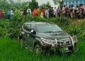 বৃদ্ধাকে বাঁচাতে গিয়ে ধানক্ষেতে প্রতিমন্ত্রীর গাড়ি