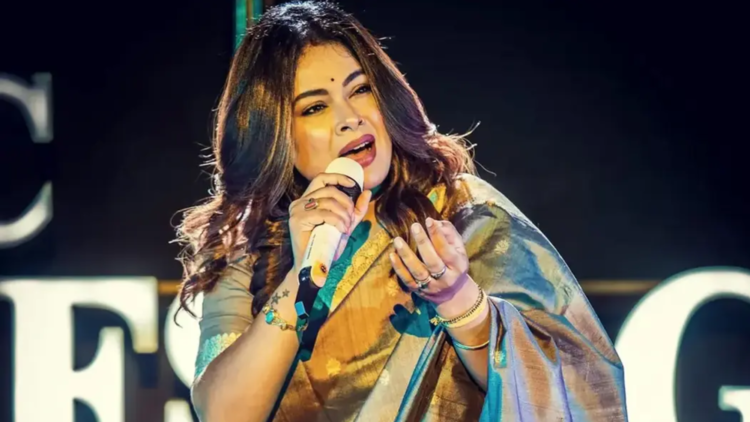যুক্তরাষ্ট্রে বিমানবন্দরে হেনস্তার শিকার গায়িকা ইমন চক্রবর্তী