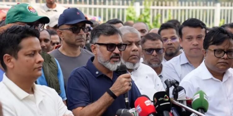 ফুটপাত পুনর্দখল রোধে কঠোর অবস্থান: হকার ও ডেঙ্গুমুক্ত নগরী গড়ার প্রত্যয় ডিএনসিসির