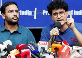 নিষেধাজ্ঞা অমান্য করে যন্তর মন্তরে বিক্ষোভ : সিজেপির ২ শীর্ষনেতা আটক