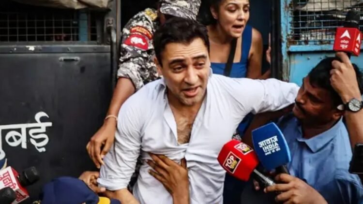 মুম্বাই পুলিশের নির্দেশের বিরুদ্ধে আদালতের দ্বারস্থ বলিউড অভিনেতা ইমরান খান