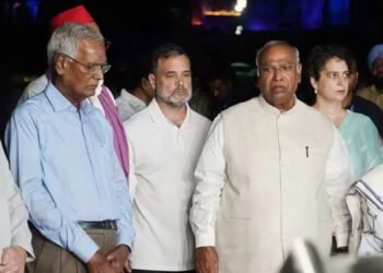 তরুণ আন্দোলনকারীদের ওপর দমনপীড়নের প্রতিবাদ: একমঞ্চে বিরোধীরা