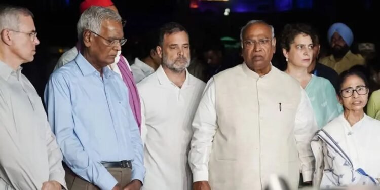 তরুণ আন্দোলনকারীদের ওপর দমনপীড়নের প্রতিবাদ: একমঞ্চে বিরোধীরা