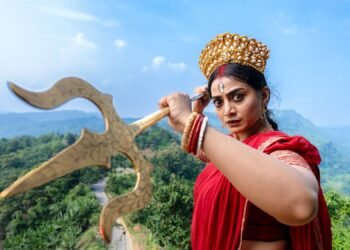 শারদীয় দুর্গোৎসবে পাহাড়ি সাজে অর্ষা