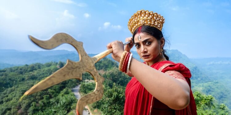 শারদীয় দুর্গোৎসবে পাহাড়ি সাজে অর্ষা