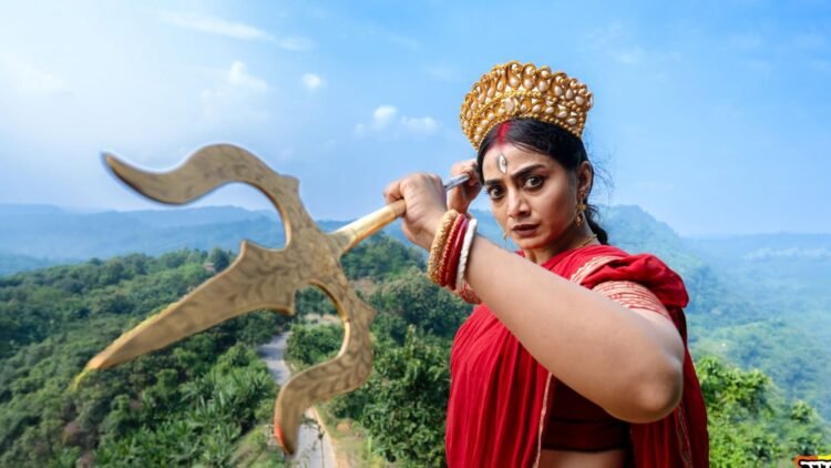 শারদীয় দুর্গোৎসবে পাহাড়ি সাজে অর্ষা
