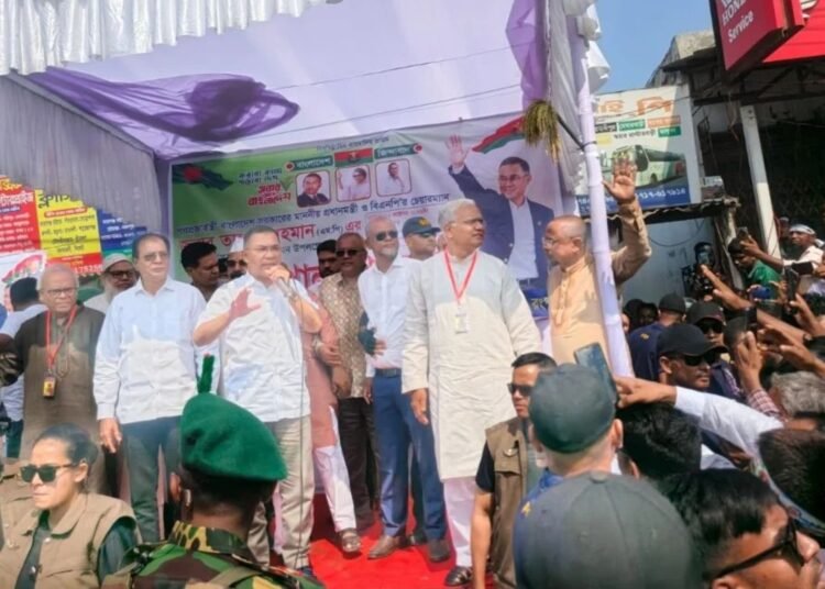 শারদীয় দুর্গোৎসবে পূজামণ্ডপ পরিদর্শনে রংপুরে প্রধানমন্ত্রী তারেক রহমান
