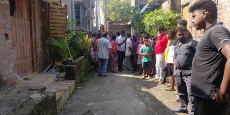 কিশোরীকে চুম্বন: শাস্তি হিসেবে বাবা-ছেলেকে নগ্ন করে ঘোরানো হলো!