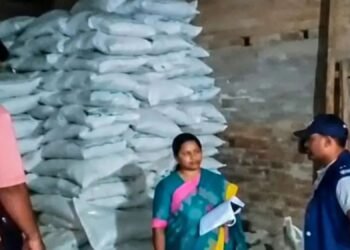 গোডাউনে মিলল ১৫০০ বস্তা সার! দামুড়হুদায় হাতেনাতে সিলগালা